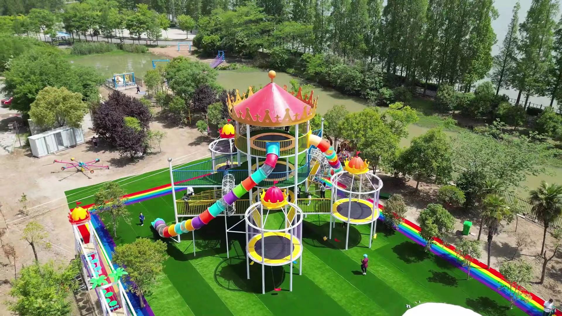 天使滑翔-滑梯蹦床3.jpg