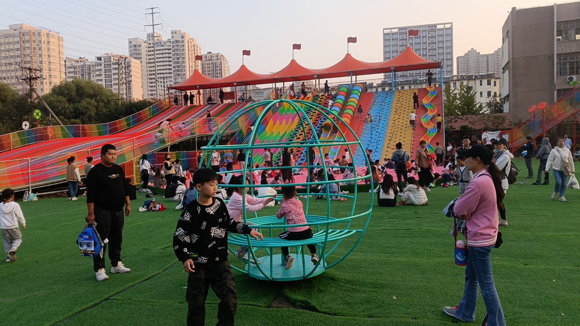 旋轉(zhuǎn)地球儀1.jpg